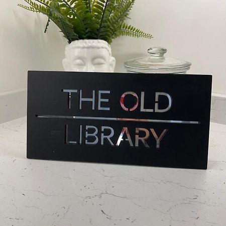 The Old Library Apartment อายเมาธ์ ภายนอก รูปภาพ